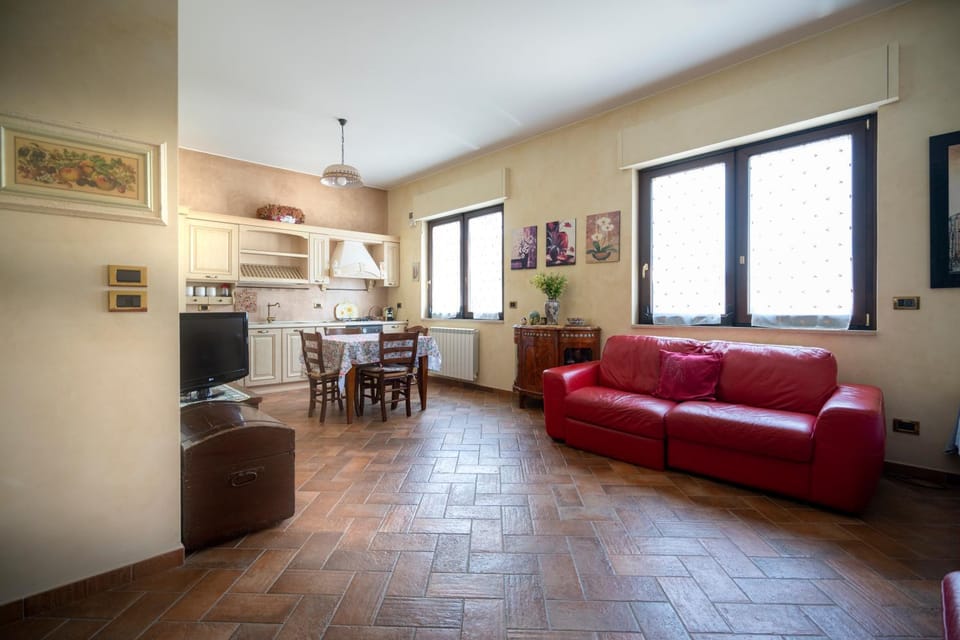 Living room, Lounge or bar, Seating area, Dining area