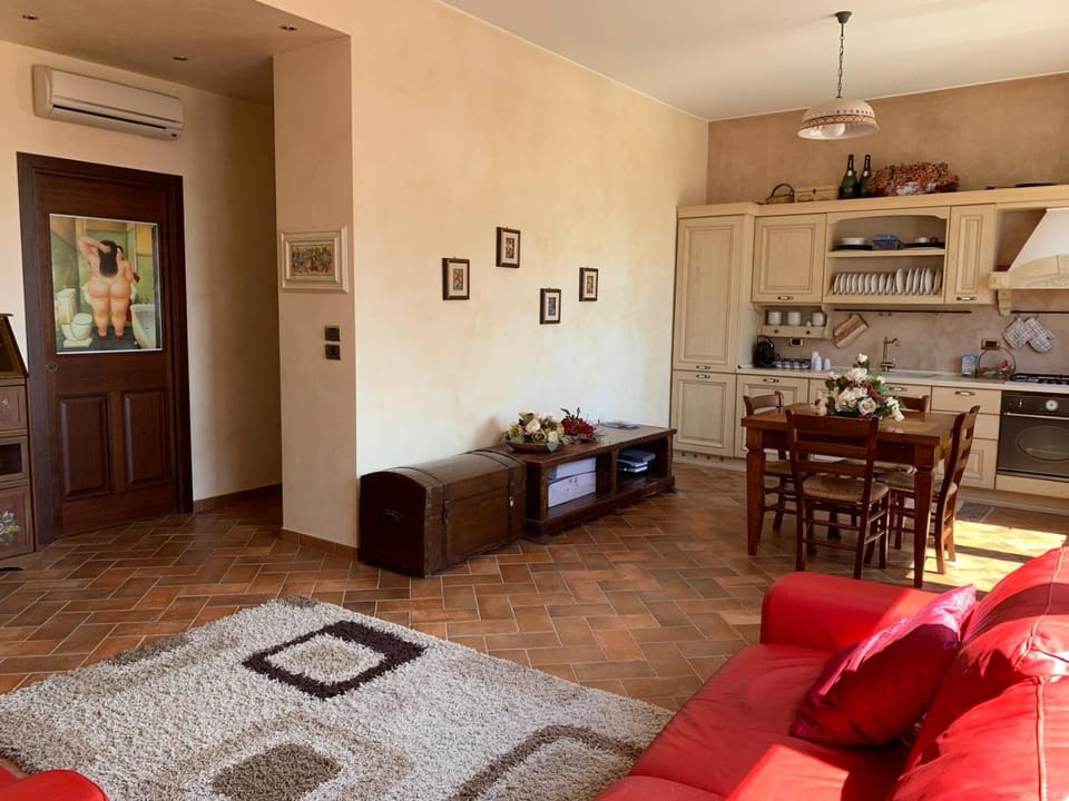 Kitchen or kitchenette, Seating area, Dining area