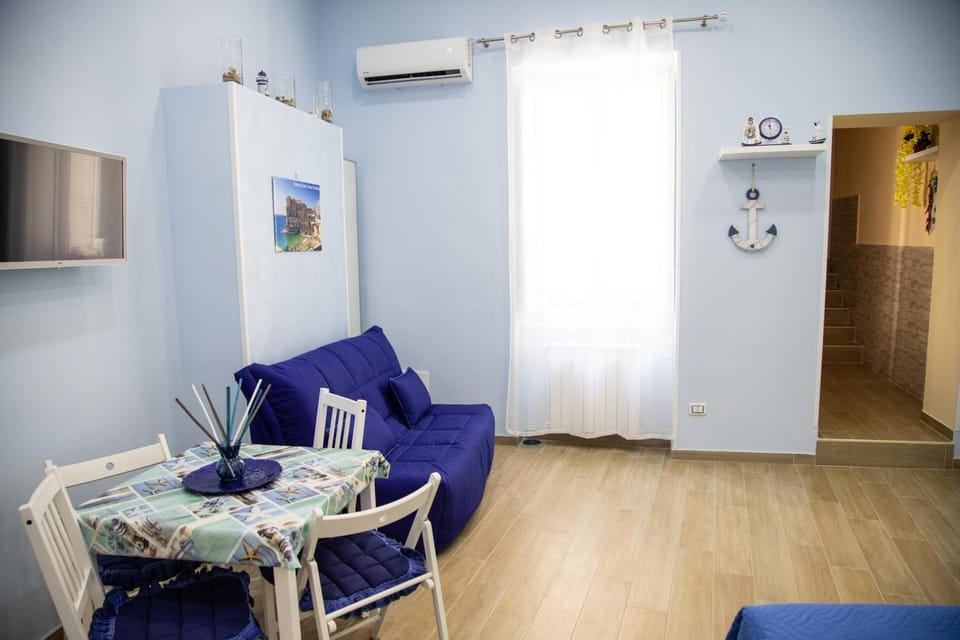 Bed, Photo of the whole room, Dining area, Bedroom, Guests, children, Family