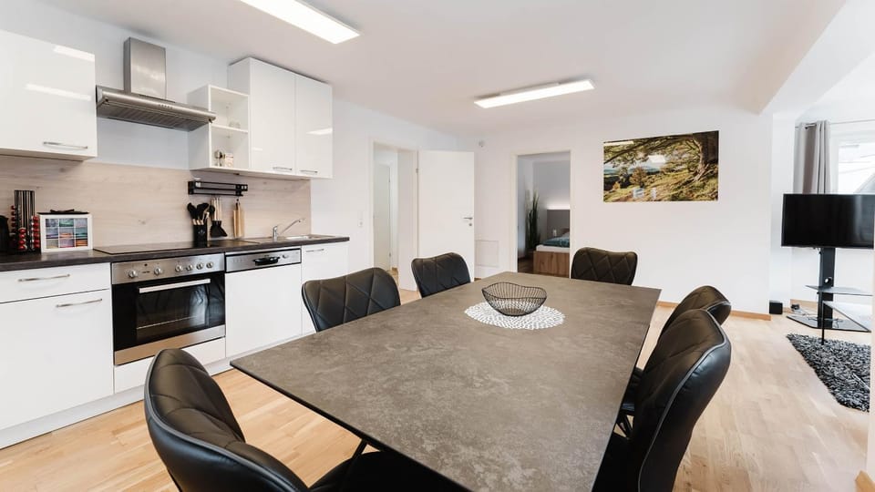 Kitchen or kitchenette, Dining area, oven, pet friendly