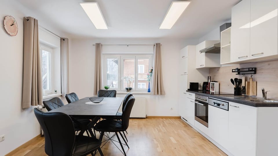 Kitchen or kitchenette, Dining area, pet friendly