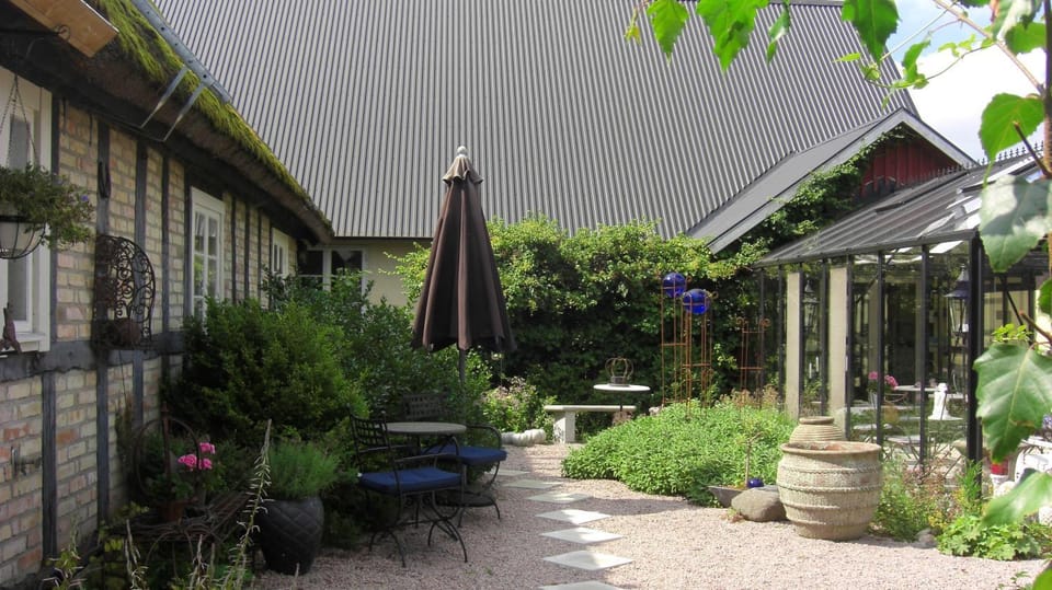 Decorative detail, Garden view