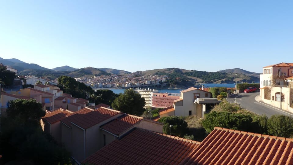 City view, Mountain view, Sea view