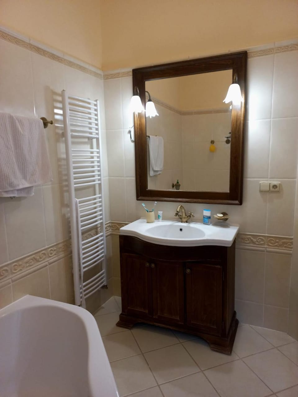 Bathroom, Bath, towels
