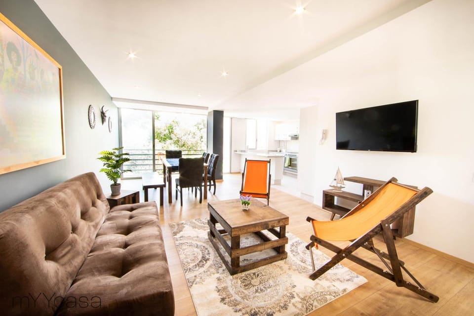 TV and multimedia, Kitchen or kitchenette, Living room, Photo of the whole room, Seating area, Dining area