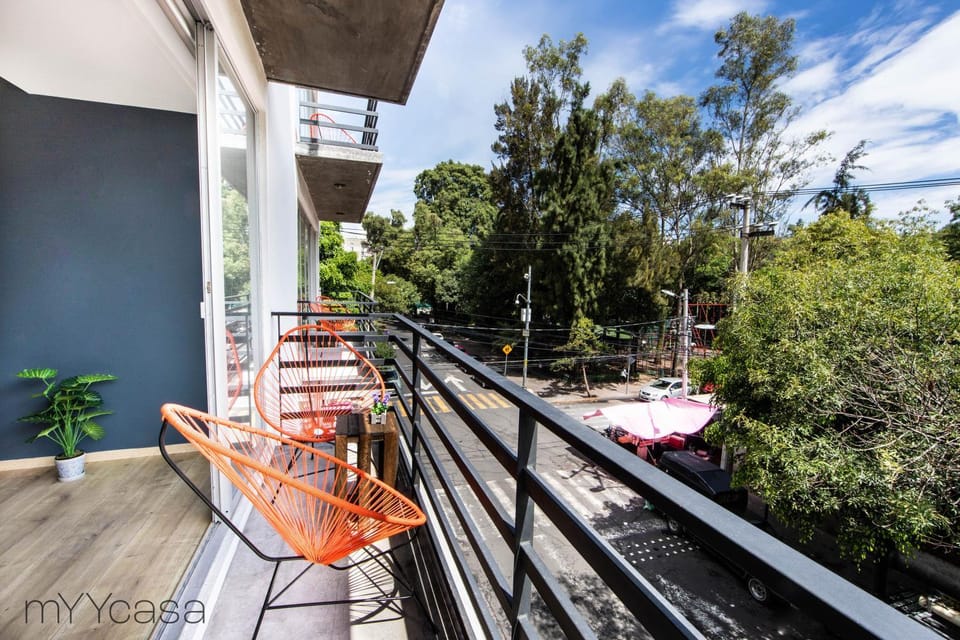 Balcony/Terrace, Seating area, Street view