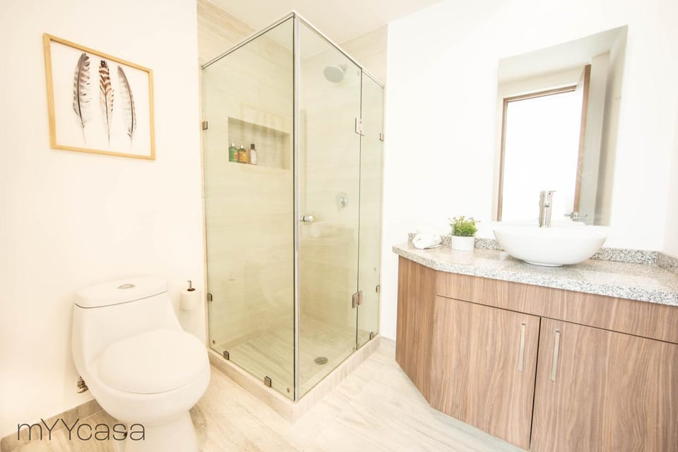 Shower, Toilet, Bathroom, towels