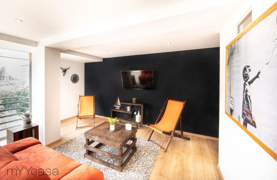 TV and multimedia, Living room, Decorative detail, Seating area