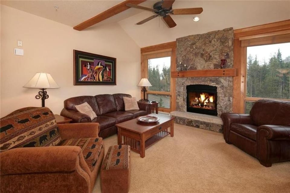 Private 3 Bedroom Townhome Located In East Keystone With Access To A Firepit, Hot Tub, And Billiards House in Keystone
