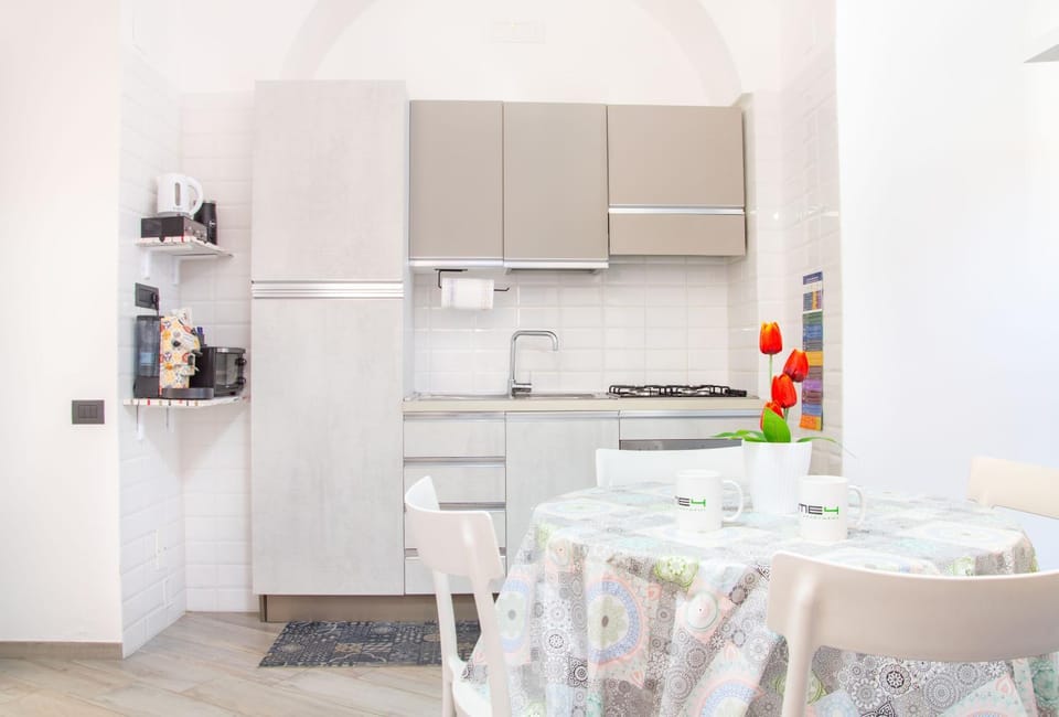 Coffee/tea facilities, Kitchen or kitchenette, Dining area, pet friendly, stove
