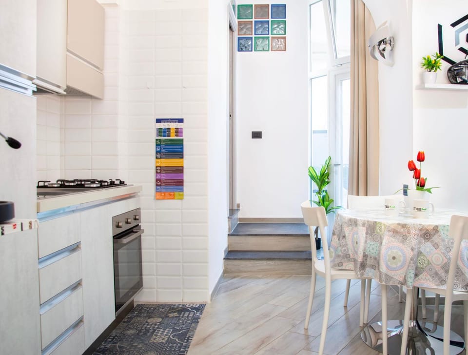 Kitchen or kitchenette, Dining area, oven, stove