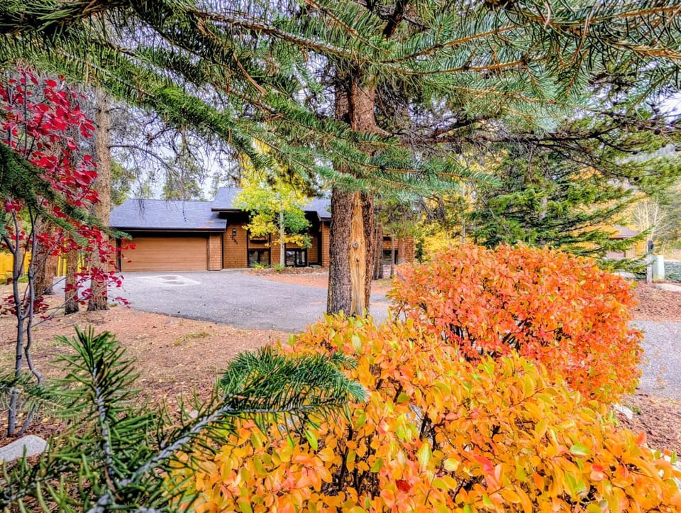 Lazy K Mountain Home 31 by SummitCove Lodging House in Keystone