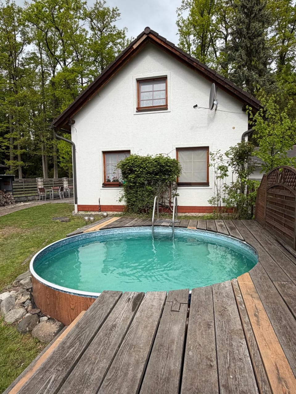 Property building, Garden, Swimming pool