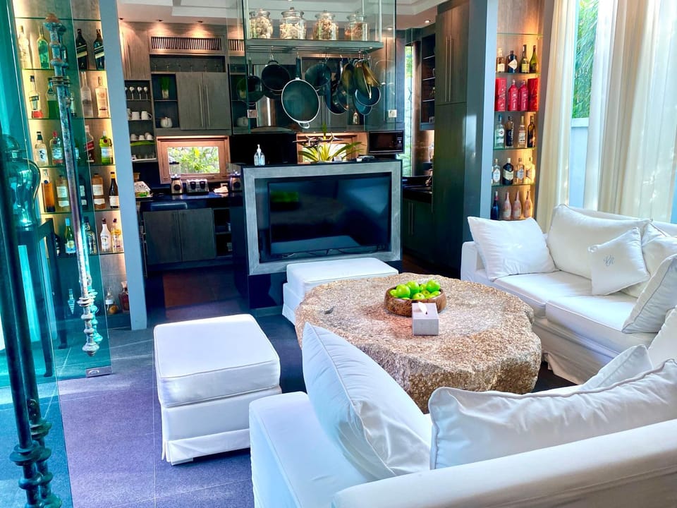 Villa on The Rocks, 4 bedrooms, Phuket Villa in Choeng Thale