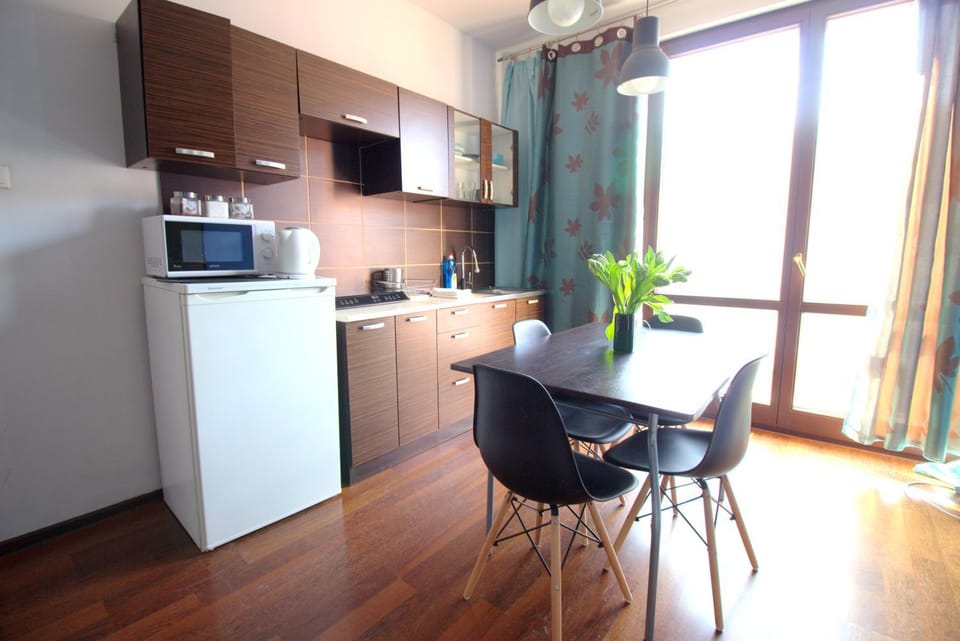 Balcony/Terrace, Kitchen or kitchenette, Dining area, internet, stove