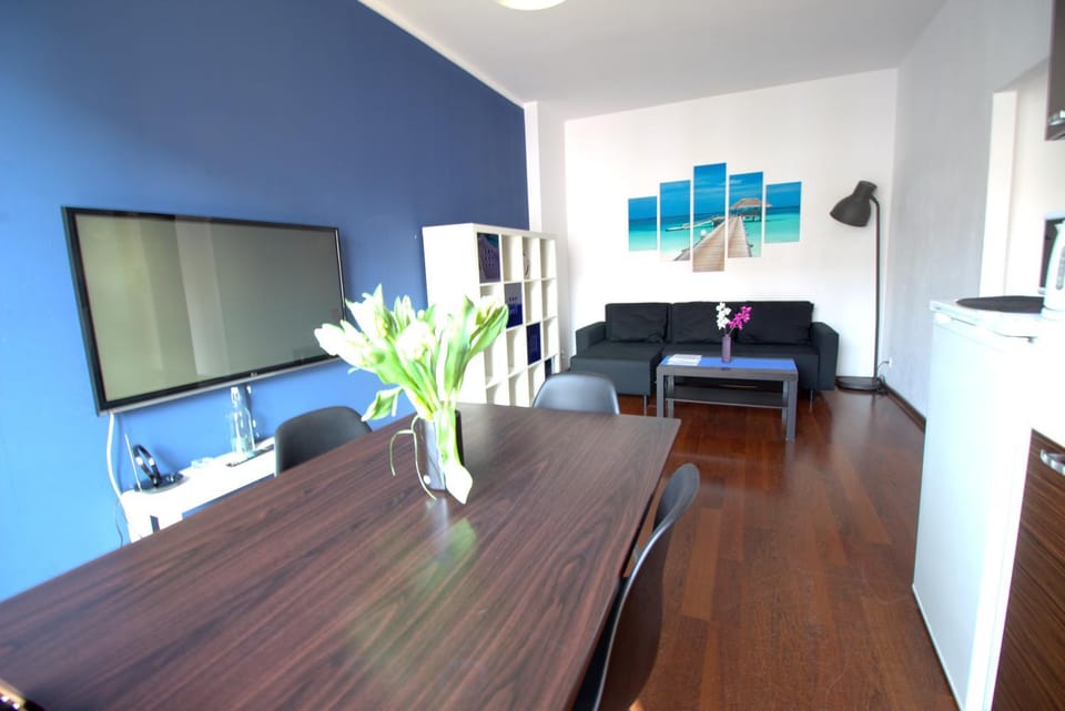 Communal lounge/ TV room, TV and multimedia, Living room, Seating area