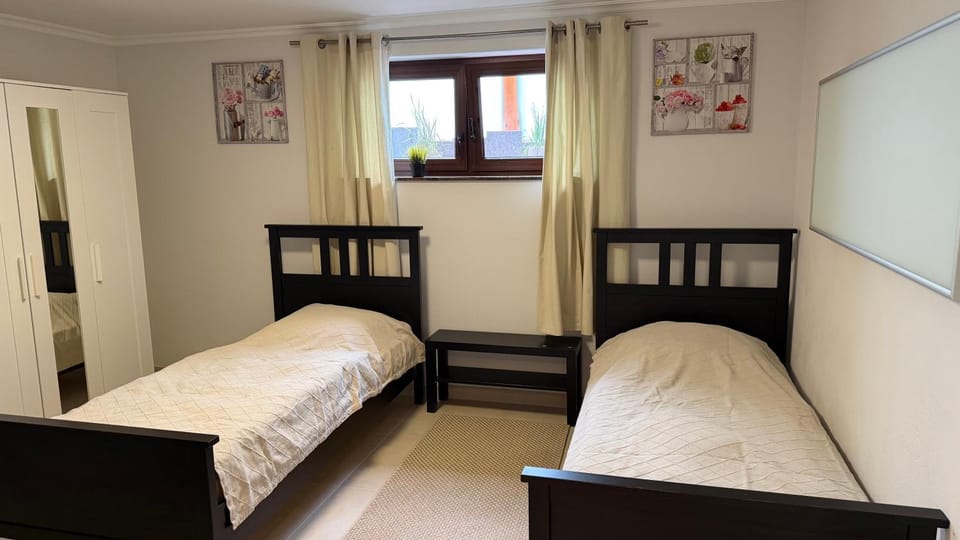 Bed, Living room, Photo of the whole room, Bedroom