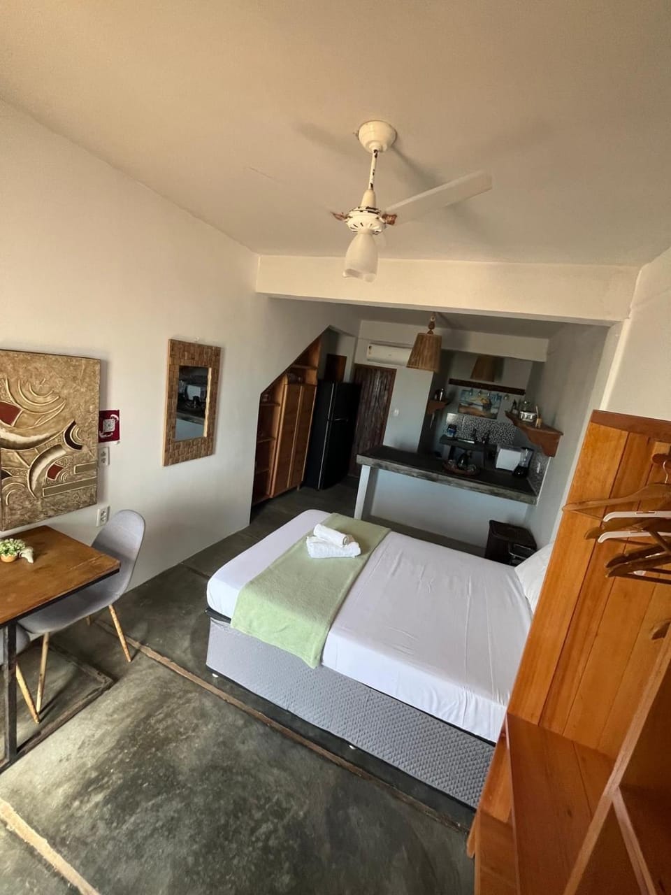 Bed, Kitchen or kitchenette, Photo of the whole room, Dining area, Bedroom