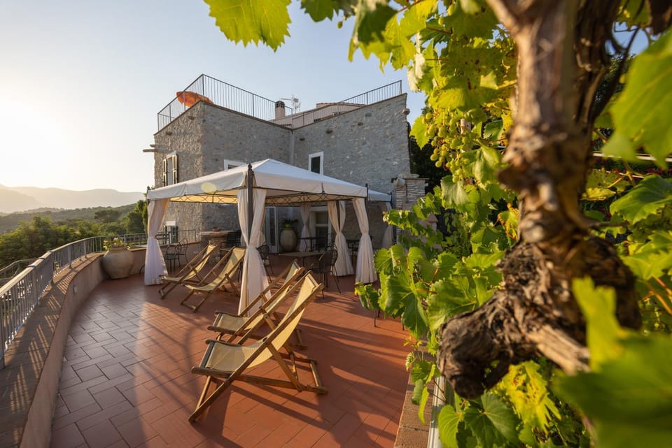 Property building, Balcony/Terrace, Breakfast