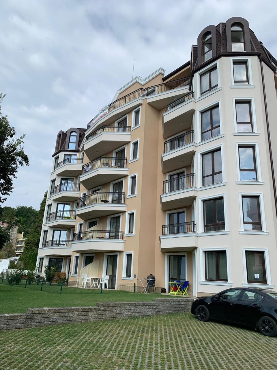 Property building, Location