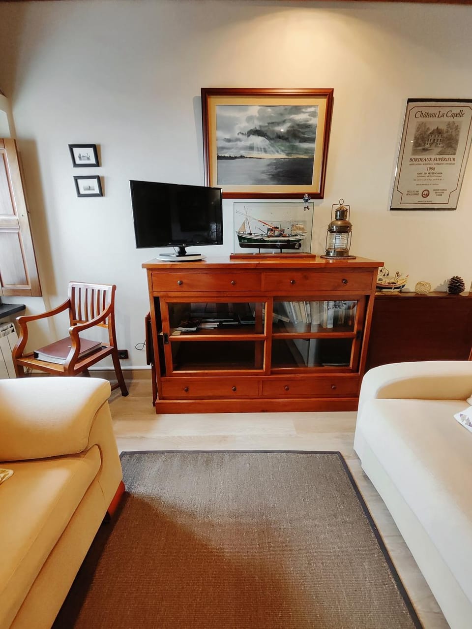 TV and multimedia, Seating area