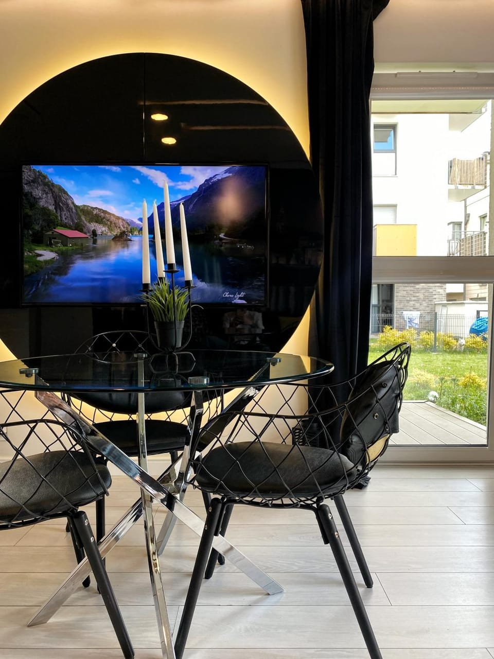 Communal lounge/ TV room, Living room, Seating area, Dining area, Evening entertainment
