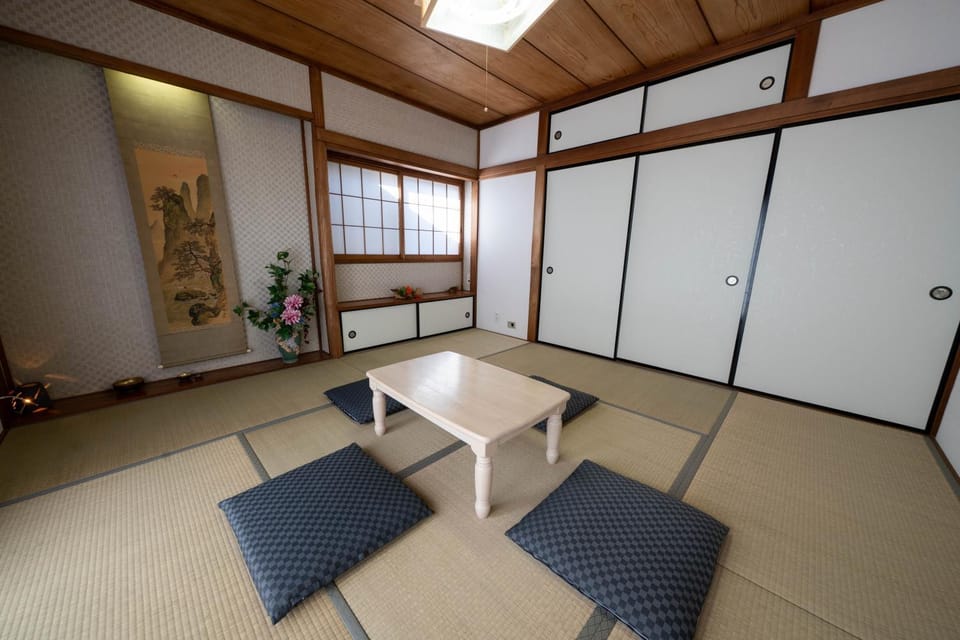 Taro's House Kamakura Hase Bed and Breakfast in Kanagawa Prefecture