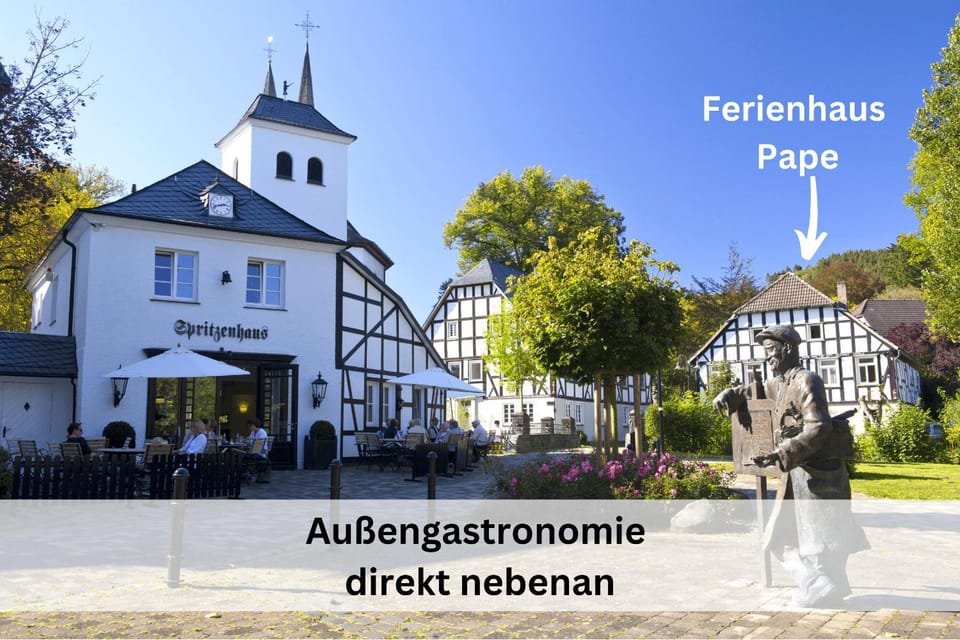 Property building, Restaurant/places to eat, Neighbourhood