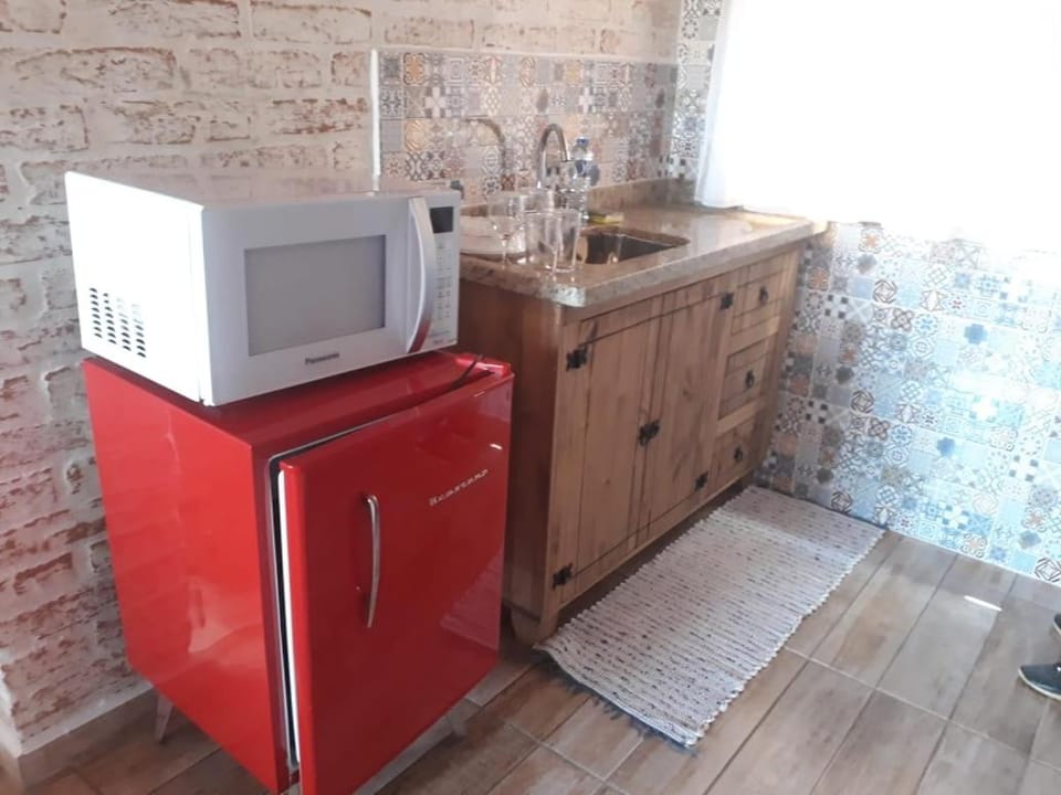 Kitchen or kitchenette, minibar
