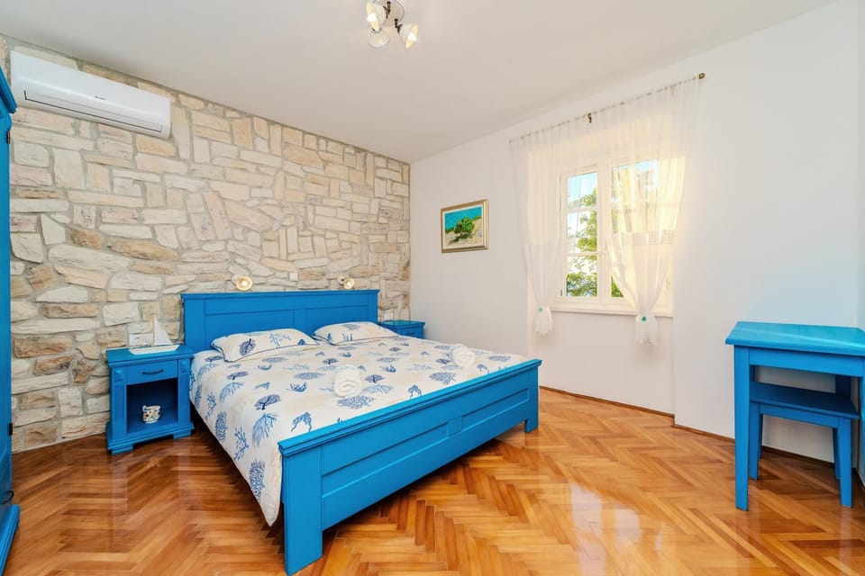 Bedroom, Sea view, air conditioner