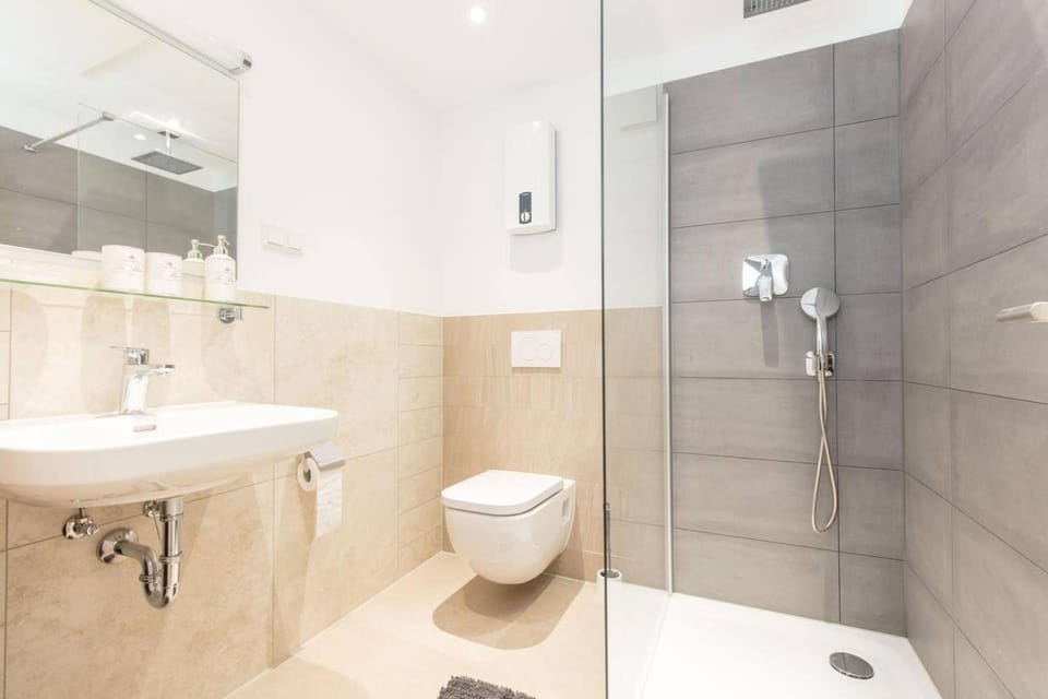 PARIS · CHILLINGHOUSE # 5, 3 Min. vom ICE, NETFLIX, Garten Apartment in Sankt Augustin