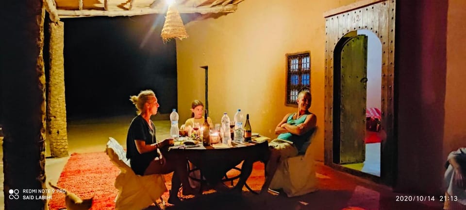 Night, Food and drinks, Guests