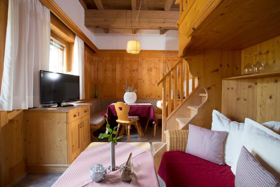 TV and multimedia, Decorative detail