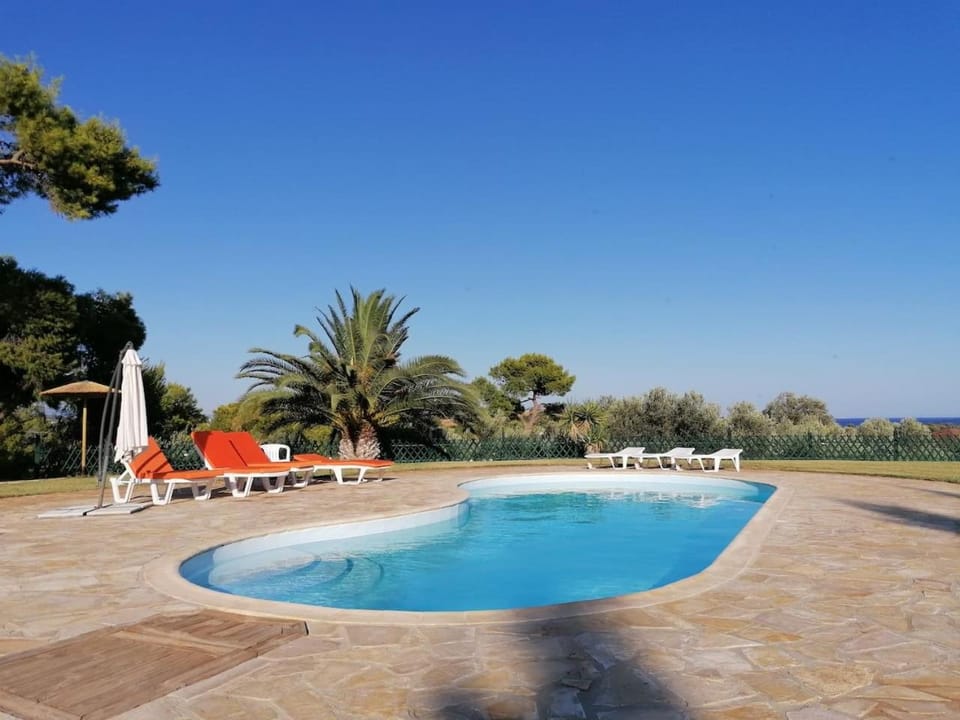 Day, Swimming pool, sunbed
