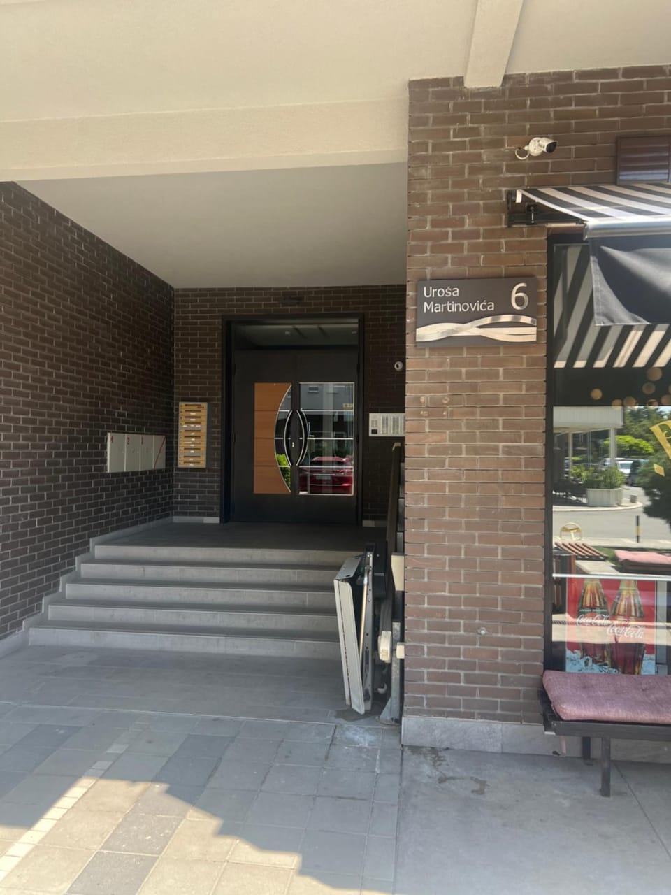 Facade/entrance