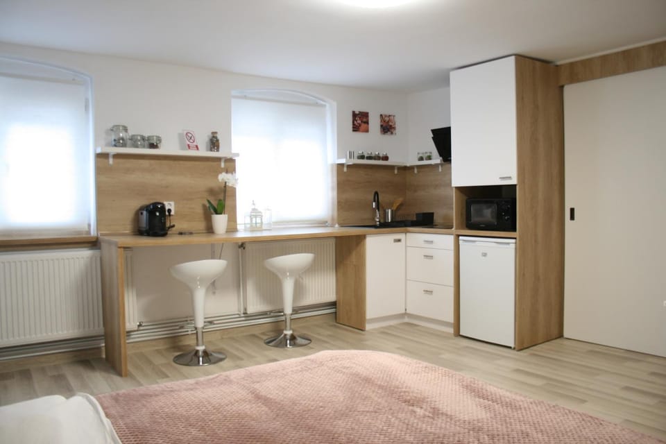 Kitchen or kitchenette, Living room