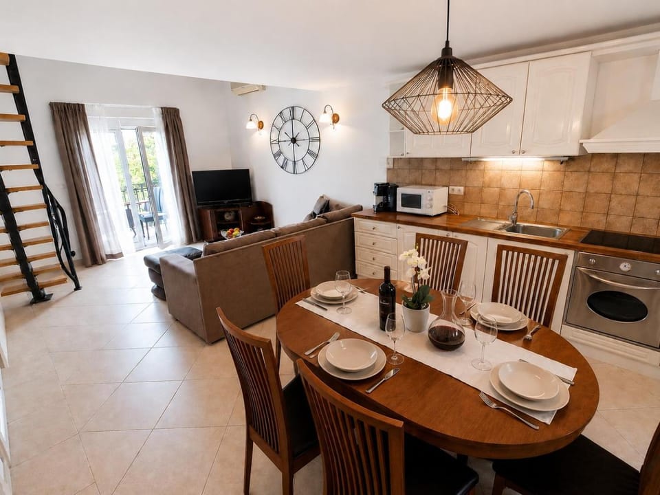 Kitchen or kitchenette, Living room, Dining area
