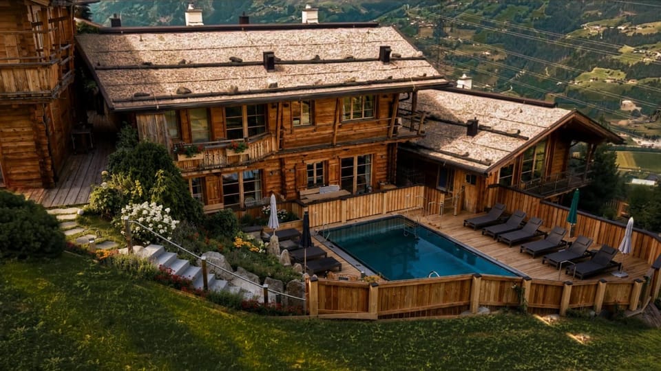 Property building, Summer, Swimming pool