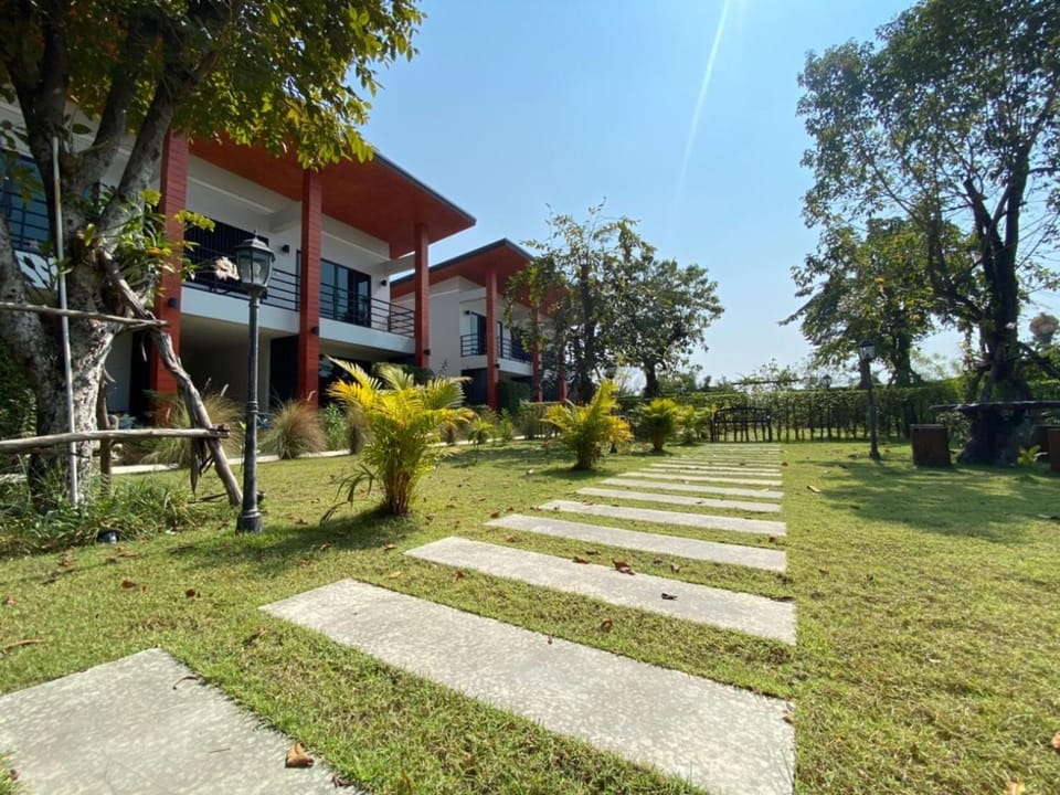 บ้านเพลิน Hotel in Laos