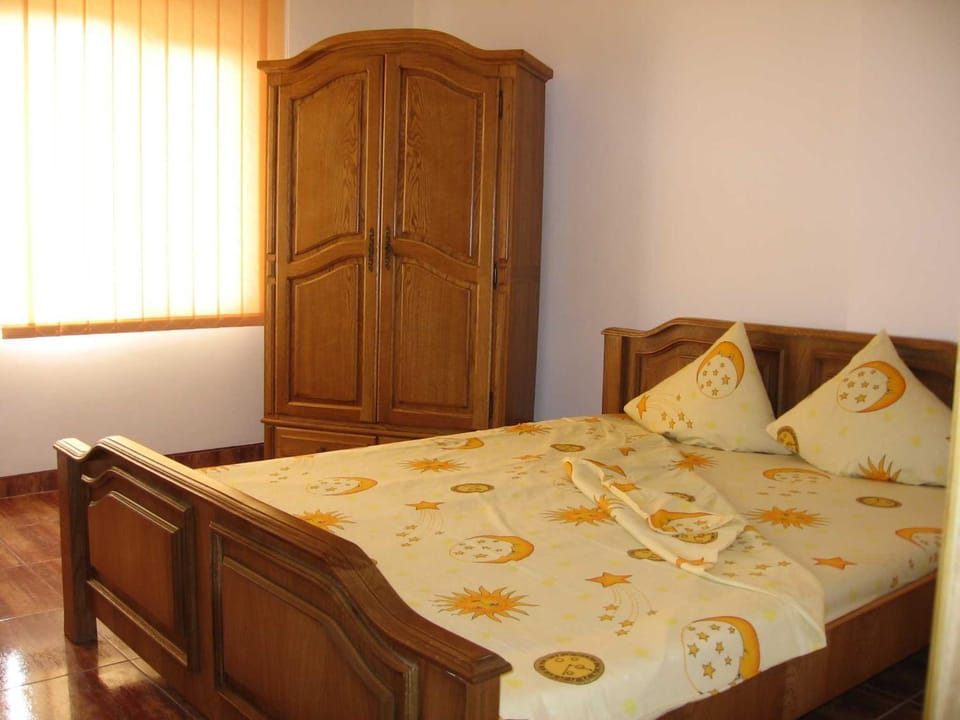 Day, Photo of the whole room