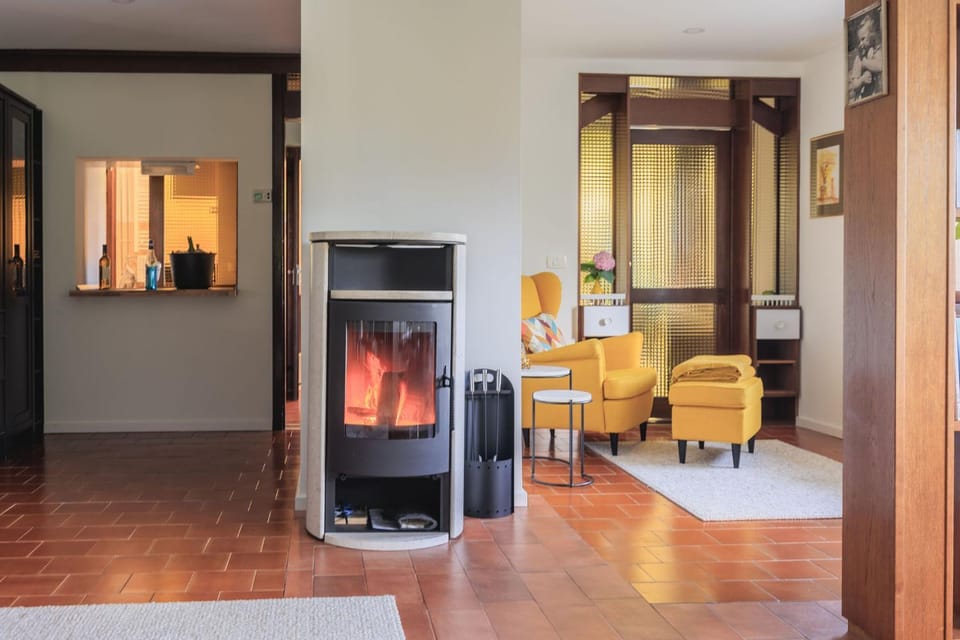 Living room, Seating area, fireplace