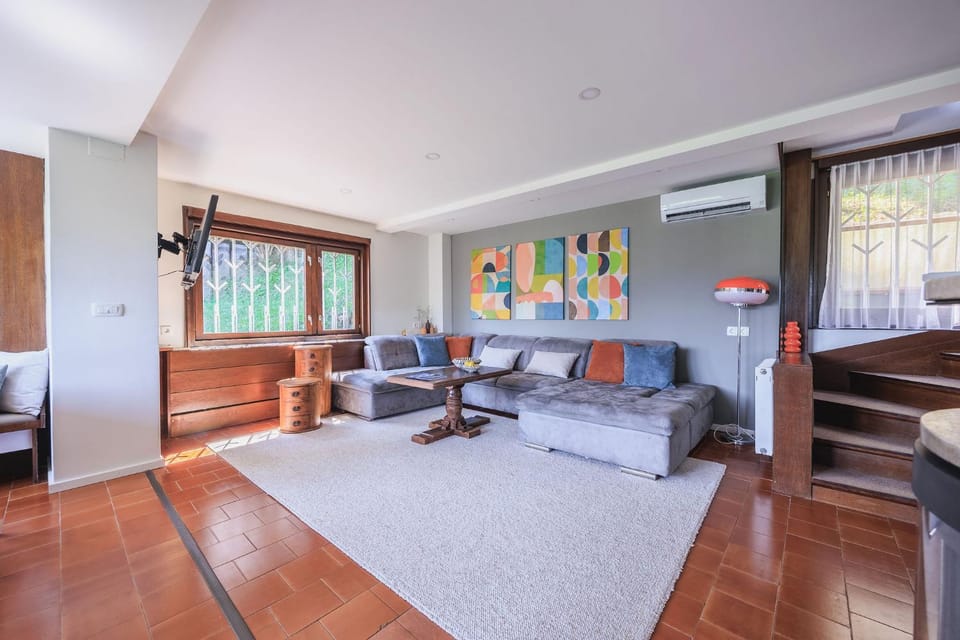 Living room, Seating area, air conditioner