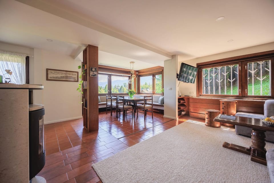 Living room, Seating area, Dining area