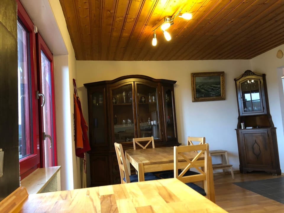 Seating area, Dining area