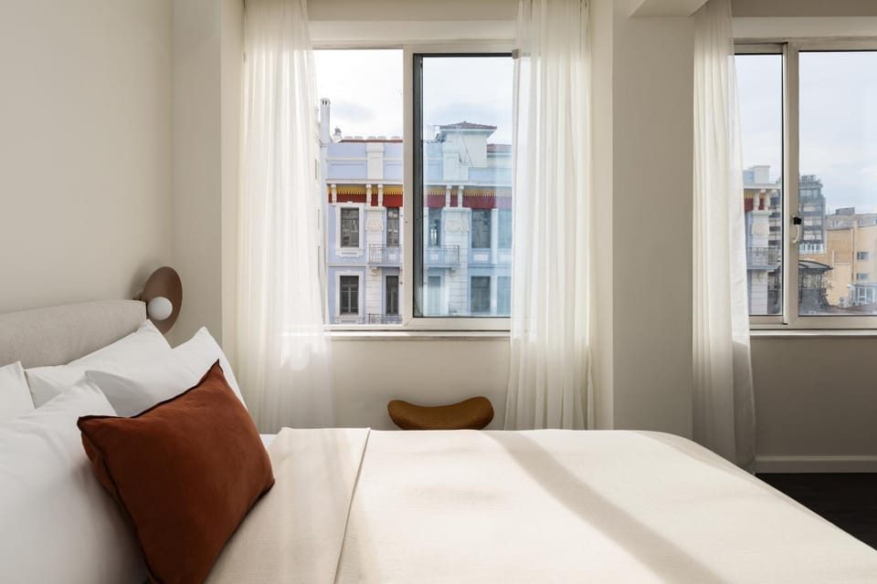 Bed, View (from property/room), View (from property/room), City view, City view, Location