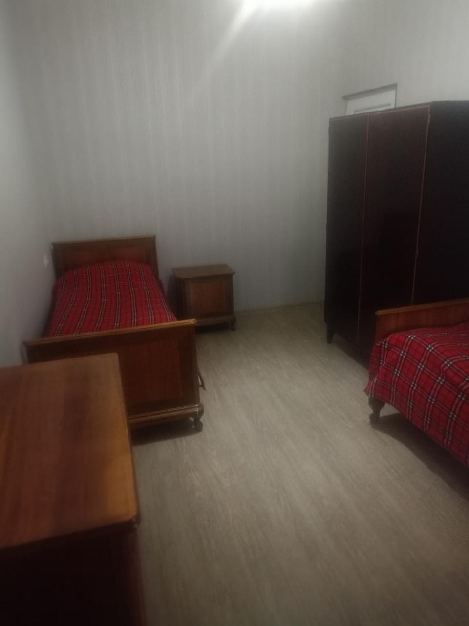 Photo of the whole room, Bedroom, wardrobe
