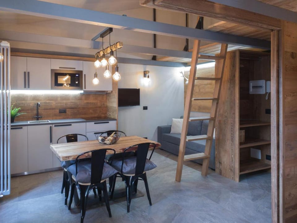 Living room, Dining area