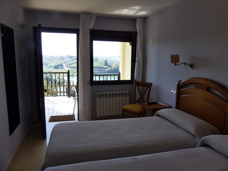 Bed, Balcony/Terrace, Photo of the whole room, Bedroom