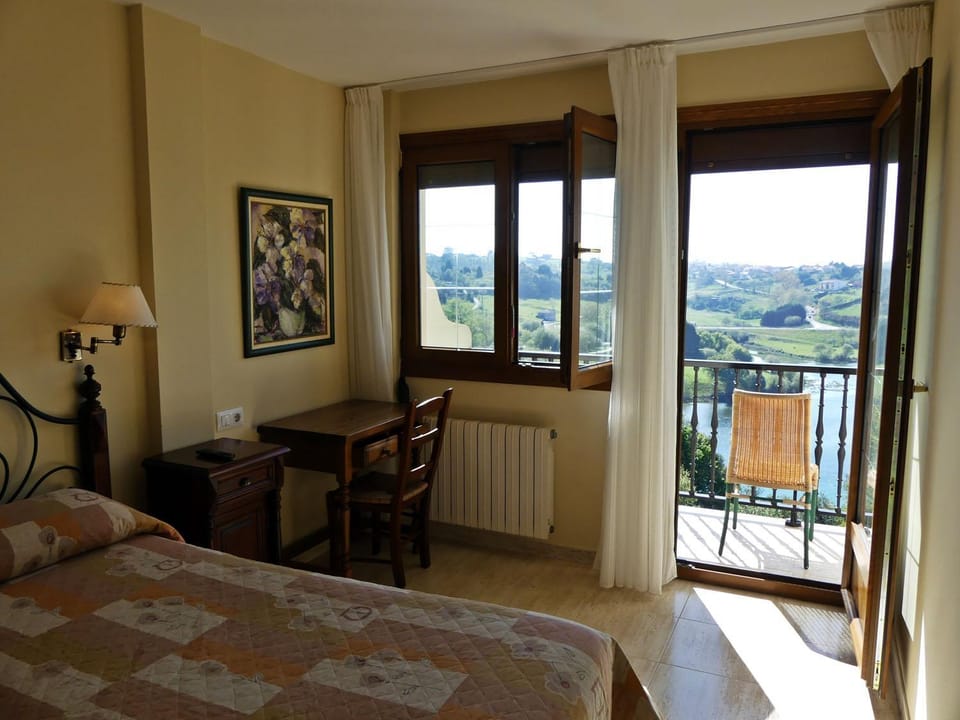 Bed, Balcony/Terrace, Bedroom