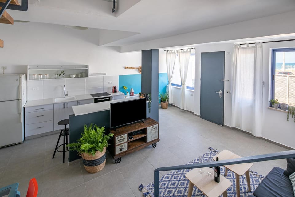 Kitchen or kitchenette, Dining area, hair dresser, minibar
